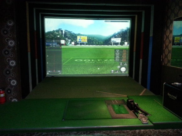 Screen golf driving range